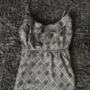 Tally Weijl topp - Stockholmstiligt linné PERFEKT för sommaren och resa☀️Blus-material!!