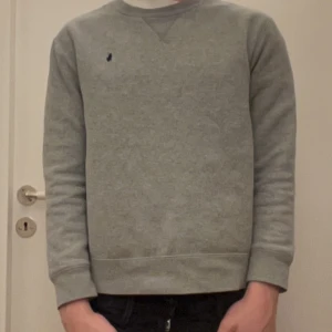 Polo Ralph Lauren Tröja - 9/10 skick ✅ Inga tecken på användning. Storlek Xs (modell 171 61kg) vid frågor eller bilder är det bara att skriva. Pris kan alltid diskuteras vid snabb affär. Mvh LÉ😊