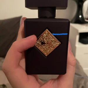 Initio Psycadelic Love - Hej jag säljer/byter min Initio Psycadelic Love det är 70/90 ml kvar letar niche ny pris 3000kr pris är diskuterbart 