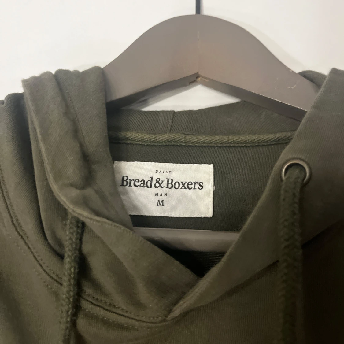 Olivgrön hoodie från Bread & Boxers - 1