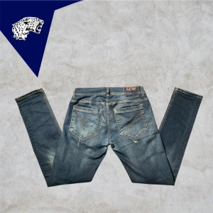 DONDUP GEORGE  - Feta Dondup George | Skick: 8/10 | Strl 32 | Modellen är 182cm | Hör av dig om du undrar någonting!