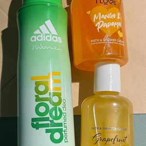 *NY*Hudvårdskit (1 deo/2x showercream) presenttips  - Nya oanvända   Adidas Floral dream deospray, 150 ml  I love mango & papaya Bath & Showercream, 100 ml  Grapefruit Bath & Showercream, 100 ml
