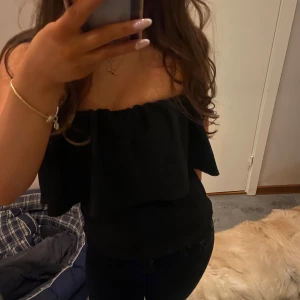 Svart zara tubetopp - Snygg slutsåld zara topp. Aldrig använd av mig, köpte från Plick. 💗