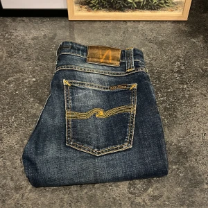 Nudie jeans - Nudie jeans | skick 9/10 | använda några gånger | size W28 det står L32 men klippta till L29 | en liten slitning på fickan från fabrik | hör av er vid frågor📩