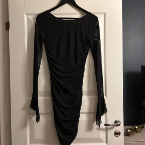 Svart Partydress med låg rygg - Helt ny och aldrig använd!