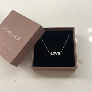 Edblad armband  - Edblad armband med texten ”LOVE” köpta för 299 kr, pris går att diskutera, skriv om frågor o funderingar💗