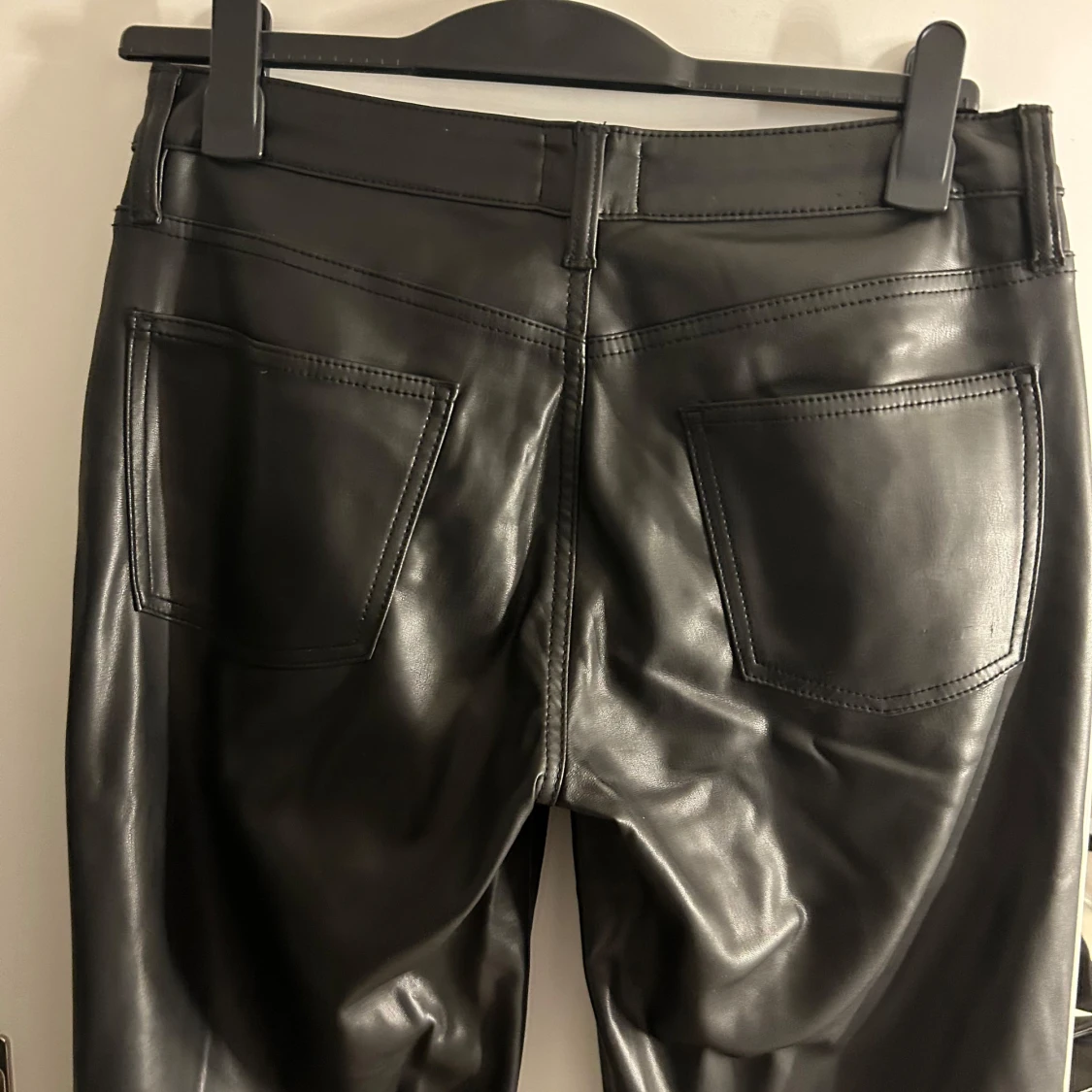 Svarta skinnbyxor från 157 - 1