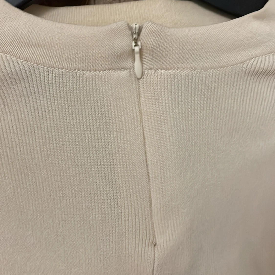 Beige långärmad chokertopp från Zara - 3