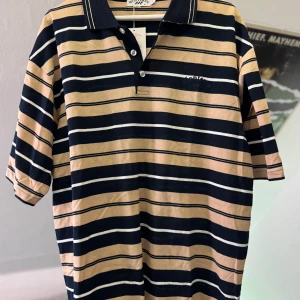 Randig pikétröja från Montery club - Köpt 2013 av min farfar för 2000$ i usa, aldrig ens använd. Nog en av de finaste matrial jag kännt på.