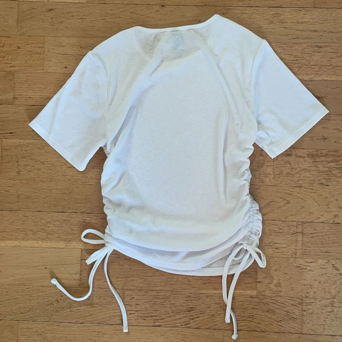 Vit ribbad topp  - 90