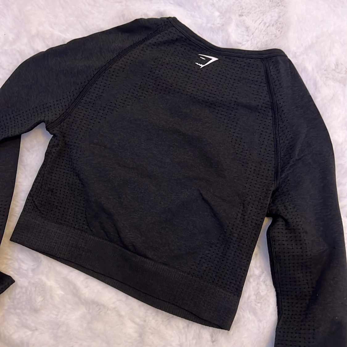 Svart croppad tröja från Gymshark - 91