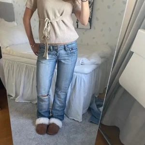 assnygga lågmidjade jeans - säljer mina absoluta favoritjeans!! suuupersnygga lågmidjade bootcut jeans som är en gammal modell av ltb. då de är mina favvojeans säljer jag endast vid bra bud.💘💘 skriv vid minsta fundering!!