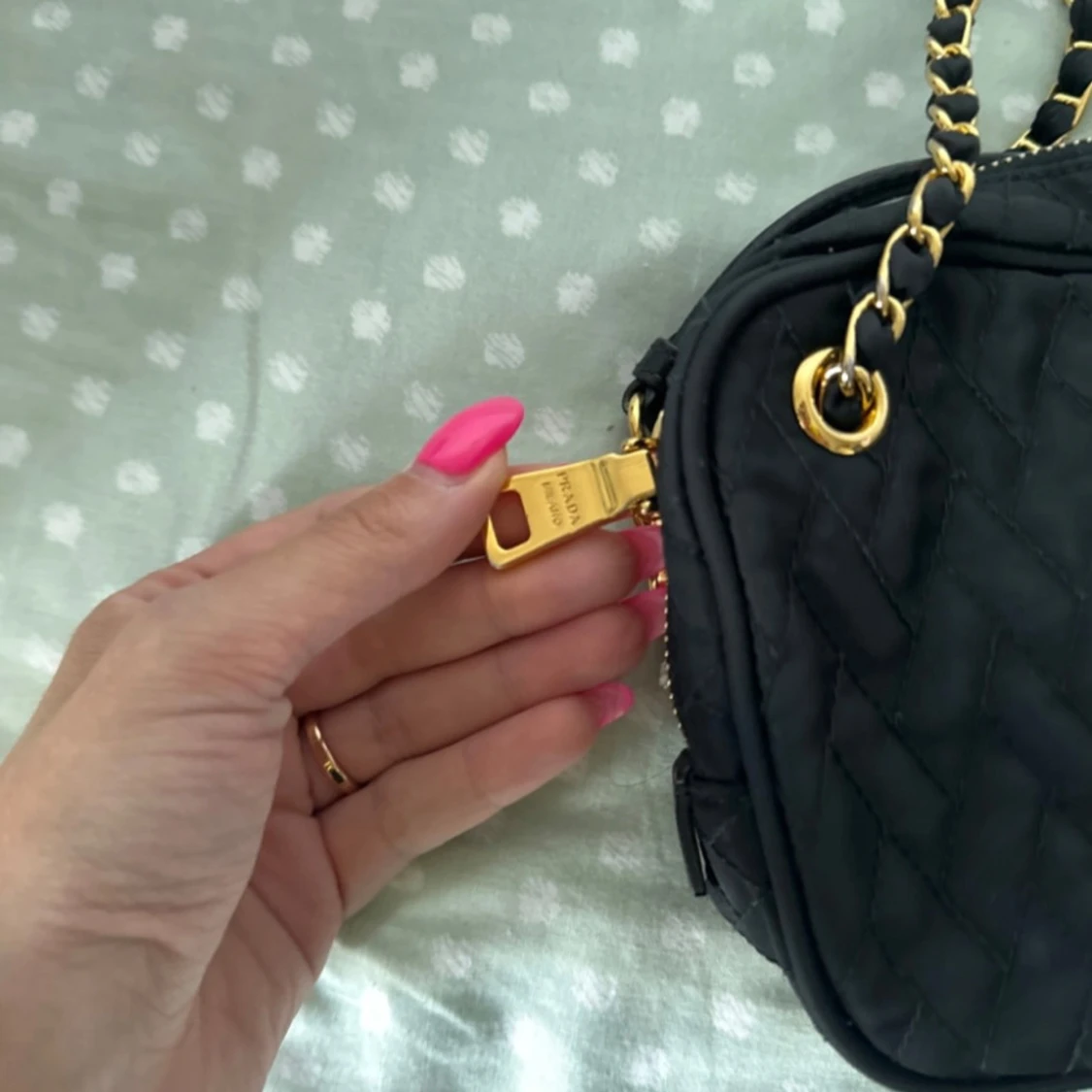 Svart quiltad väska från Prada - 91