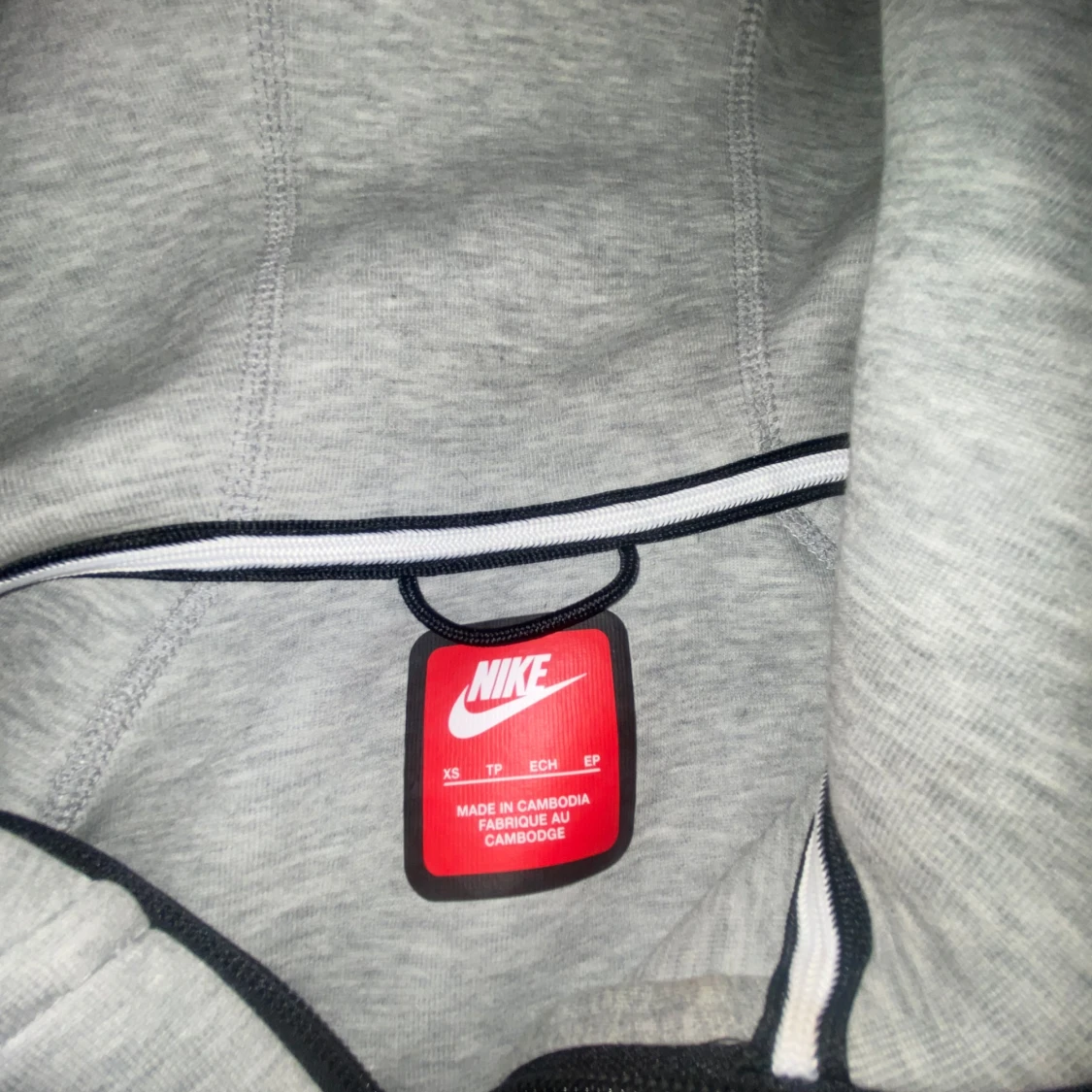 Grå hoodie från Nike - 90