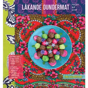 Läkande dundermat : en kokbok med livskraft (inbunden) - LÄKANDE DUNDERMAT Maten i kokboken är vanlig naturlig vardagsmat för alla. Den är extra näringstät och stärker ditt immunförsvar. Mat som boostar ögat, smaklökar, tarmflora och stödjer alla celler i din kropp från topp till tå. Extra bra är den för dig med inflammation, magbesvär, övervikt, allergi och autoimmun sjukdom. Recepten och informationen i kokboken är enligt paleo-, lågkolhydratskost och autoimmuna protokollet (AIP). Det är kost som innehåller grönsaker, kött, fisk och naturliga fetter. Kokboken innehåller recept för långkok och snabblagade middagar. Den är naturligt fri från gluten, mjölk, ägg och nötter. Att äta och leva enligt autoimmuna protokollet kan ge mycket bättre hälsa visar forskningen. En stor skara människor världen över vittnar om bättre hälsa med hjälp av AIP-kost. Tina fick stora hälsofördelar; mer energi, styrka, glädje och som bonus en hållbar viktminskning. Livet vände och i boken delar hon med sig av sin hälsoresa och den färgstarka dundermaten som gjorde henne friskare.Kokboken innehåller ren naturlig mat som:• Stärker ditt immunförsvar• Stärker din tarmflora• Balanserar ditt blodsocker• Ger dig ett jämnare humör• Läker eller minskar symtom från sjukdom• Ger viktminskning om du behöver det“Tina har tagit kontrollen över sin egen hälsa på ett imponerande sätt. Hon, tillsammans med många andra jag mött genom årens lopp, har kunnat revolutionera sin hälsa genom att förstå sambanden mellan mat, rörelse och den egna kroppen. I denna bok kombinerar Tina sitt färgsprakande konstnärskap med sitt hälsokunnande på ett inspirerande sätt. Jag kan inte annat än att varmt rekommendera boken.”Jonas Bergqvist, utbildare inom kost, träning och hälsa, författare till Ät &amp; Lev Paleo   “Vi lever i en tid då allt fler tvingas uppleva hur deras eget immunförsvar inte längre fungerar som det ska. Kanske är du en av dem som har drabbats av överkänslighet, inflammation eller autoimmun sjukdom? I så fall kan den här boken bli avgörande för din läkningsprocess. Tina Haldorsson skriver med djup kunskap om matens inverkan på immunförsvaret och om vad som sker i kroppen när du lägger om kosten. Med stor omsorg har hon valt ut några av de näringsrikaste recepten från den autoimmuna kosten (AIP), paleo och lågkolhydratkost. Jag är säker på att boken och dess vackra bilder kommer att ge dig värdefull inspiration som gör vägen till bättre hälsa lätt och njutningsfull.”Karl Hultén, biomedicinare och författare till Autoimmun handbokTINA HALDORSSON är författare, receptmakare och fotograf till Läkande dundermat. Tina är konstnär, certifierad kost- och hälsocoach och driver matbloggen Colorfulhealth.se där hon inspirerar och coachar människor till bättre hälsa.    Format Inbunden   Omfång 160 sidor   Språk Svenska   Förlag Mind &amp; Health tools   Utgivningsdatum 2020-11-06   Medverkande Tina Haldorsson   ISBN 9789198650600  