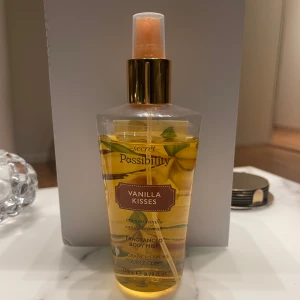 Vanilla Kisses Body Mist från Secret Possibility - 250ml flaska , lite använd 