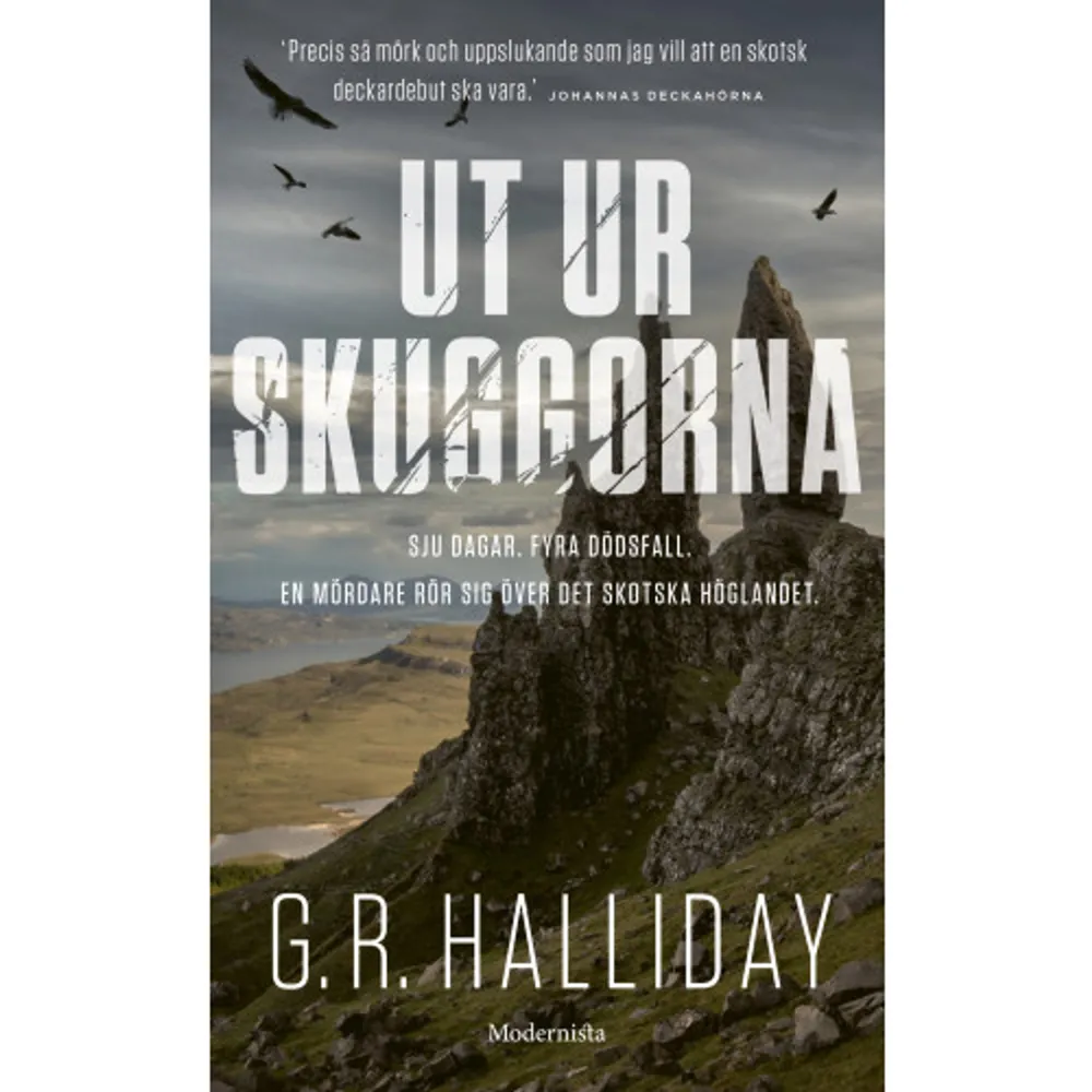 »G. R. Halliday fördjupar skildringen av ett samtida Skottland med såväl storstadskriminalitet som ödsligt hedlandskap.« | Lotta Olsson, DN, väljer årets bästa deckare 2020»Precis så mörk och uppslukande som jag vill att en skotsk deckardebut ska vara.« | Johannas DeckarhörnaSextonårige Robert Wright kommer hem sent en kväll och efter att ha bytt några korta ord med sin pappa går han upp på sitt rum och lägger sig. Dagen därpå hittas han död på en ödslig åker i det skotska höglandet, med en rad djupa jack över ryggen och överkroppen egendomligt framåtlutad -som i bön. Kriminalkommissarie Monica Kennedy är tidigt på plats och redan när hon ser den sargade kroppen grips hon av en kuslig föraning om att hon här har att göra med en mördare som inte skördat sitt sista offer. Hon anar det värsta, men det finns samtidigt inget som kunnat förbereda henne på den vecka som väntar.Parallellt med att Monica och hennes kollegor gör nya chockerande upptäckter försöker socialarbetaren Michael Bach desperat spåra upp en försvunnen klient. Den sjuttonårige Nichol Morgan har inte setts till på sju dagar och allt han lämnat efter sig är ett kryptiskt SMS. Och när Michael själv dras in i utredningen av mordet på Robert Wright blir han mer och mer övertygad om att Nichol gått samma öde till mötes.I svensk översättning av Gabriel Setterborg.G. R. HALLIDAY föddes i Edinburgh men är i dag bosatt på landsbygden i Inverness på det skotska höglandet. Under uppväxten var han besatt av de olösta mysterier som hans far undersökte i sitt yrke, något som har fungerat som inspiration till thrillerdebuten Ut ur skuggorna. »En thrillerdebut full av oväntade vändningar och villospår.« | NB Magazine »G. R. Halliday har skapat en kriminalroman lika mörk, gripande och stämningsfull som det skotska landskap den utspelar sig i.« | Gordon Brown, författare till den hyllade thrillerserien om Craig McIntyre»Växlar snabbt mellan den undre världen i städerna, de ensligt belägna husen och en svidande vacker natur.« | Lotta Olsson rekommenderar Ut ur skuggorna i DN. Format Pocket Omfång 413 sidor Språk Svenska Förlag Modernista Utgivningsdatum 2020-10-08 Medverkande Gabriel Setterborg ISBN 9789178935147 . Böcker.