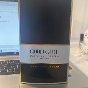 Good Girl parfym från Carolina Herrera - Har endast använd 2 gånger, finns ungefär 95% av parfymen kvar. Luktar ganska sexigt om man skulle vara ärlig men passade inte mig eftersom jag prioriterar mer citrus lukt.❗️Ingen retur❗️