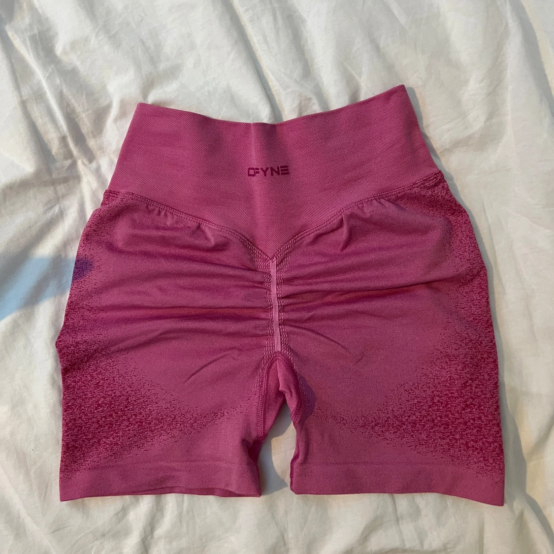Rosa träningstights från DFYNE - 90