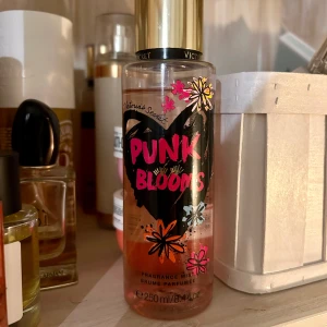 Punk Blooms Fragrance Mist från Victoria's Secret - En bodymist från Victoria secret som jag längre inte använder
