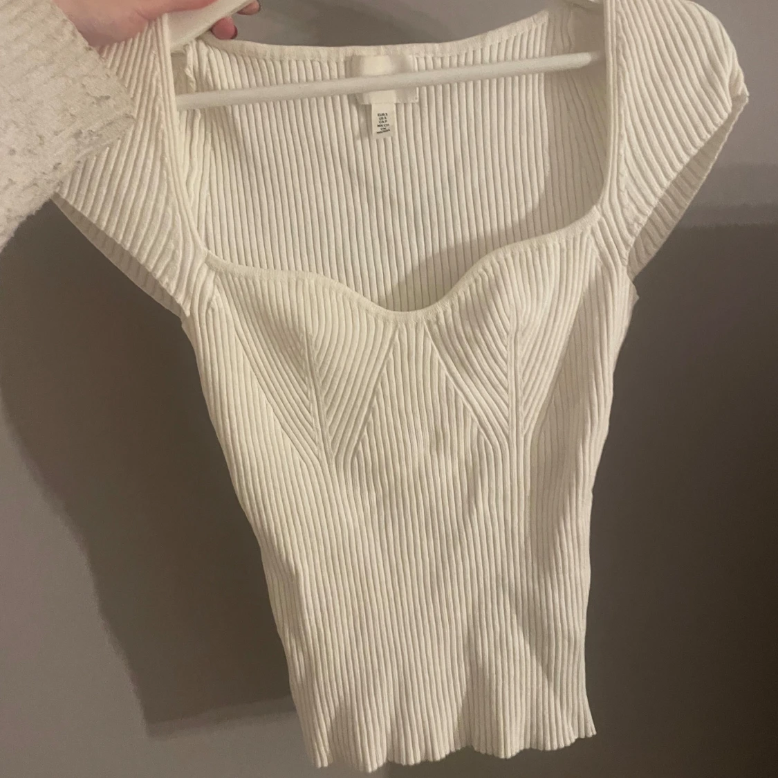 Vit ribbad topp från H&M