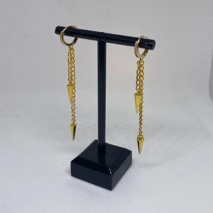 Spike earrings✨⚜️ - Supersnygga handgjorda örhängen!✨1 st för 50kr 2 st för 100kr💕