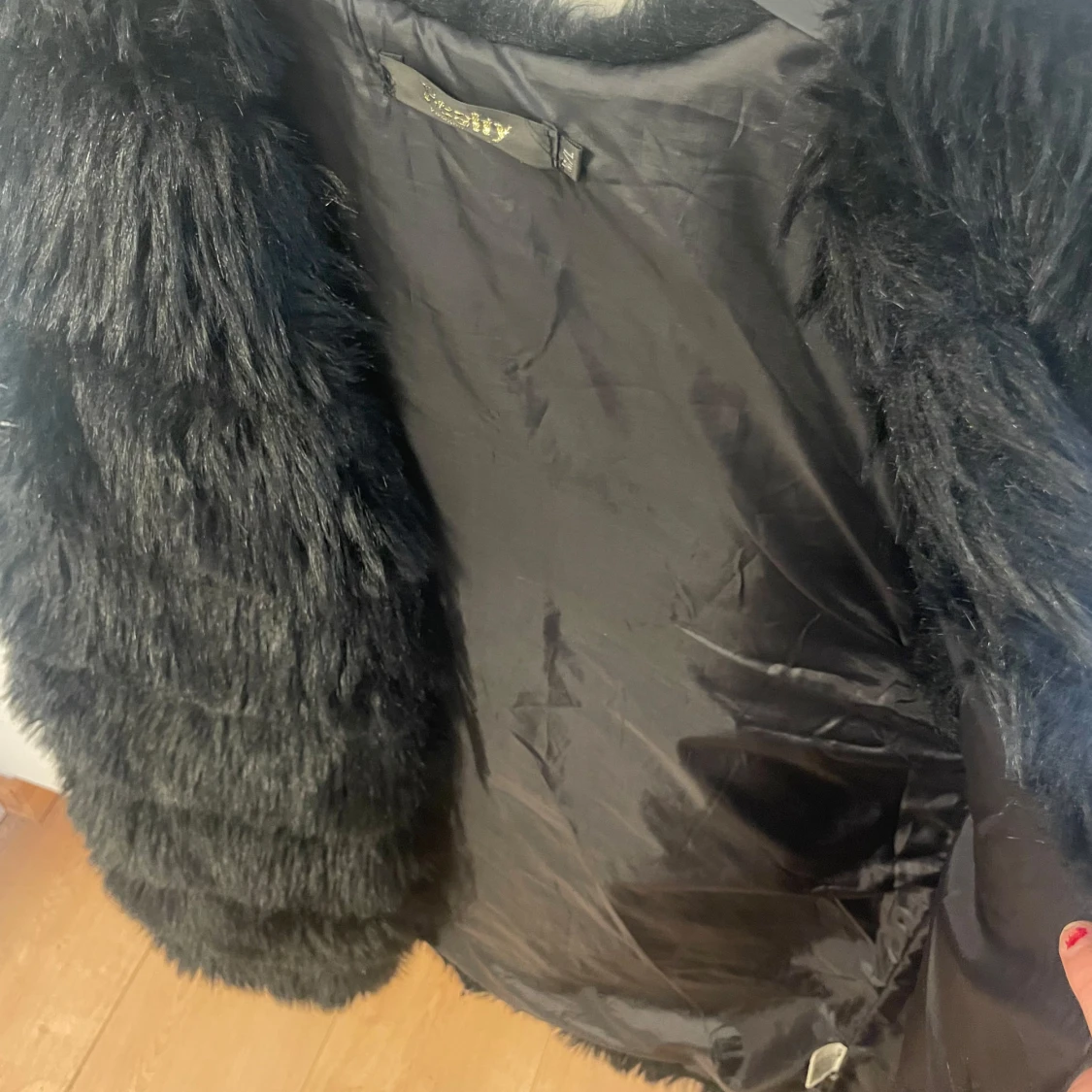 Svart pälsväst från Reality - 92