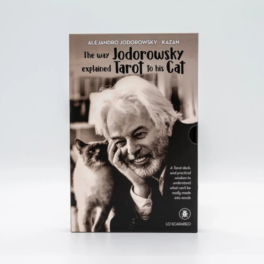 Jodorowsky, eclectic movie director, writer and Tarot expert, is mostly known for the bestselling book The Way of Tarot. Few know that he also wrote this book, with Kazan - the cat who believed himself a man - his faithful companion as a guide. It is a book with a strange visionary feeling, simple with words and extremely deep in insights: a book that follows the 22 cards - Majors only. Deck illustrated by Christian Gaudin. 80 pages, full color book.. Böcker.