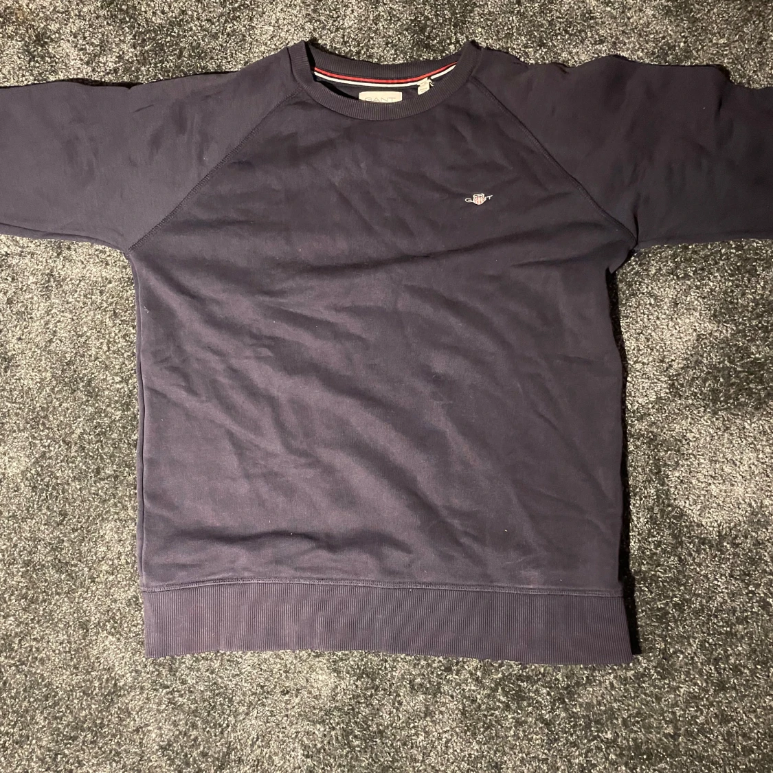 Mörkblå tröja från GANT