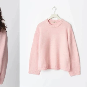stickad tröja 💓 - säljer en supersöt stickad tröja från gina tricot 💘 säljer pga av att jag har flera stycken. skriv för flera bilder 🥰 nyskick