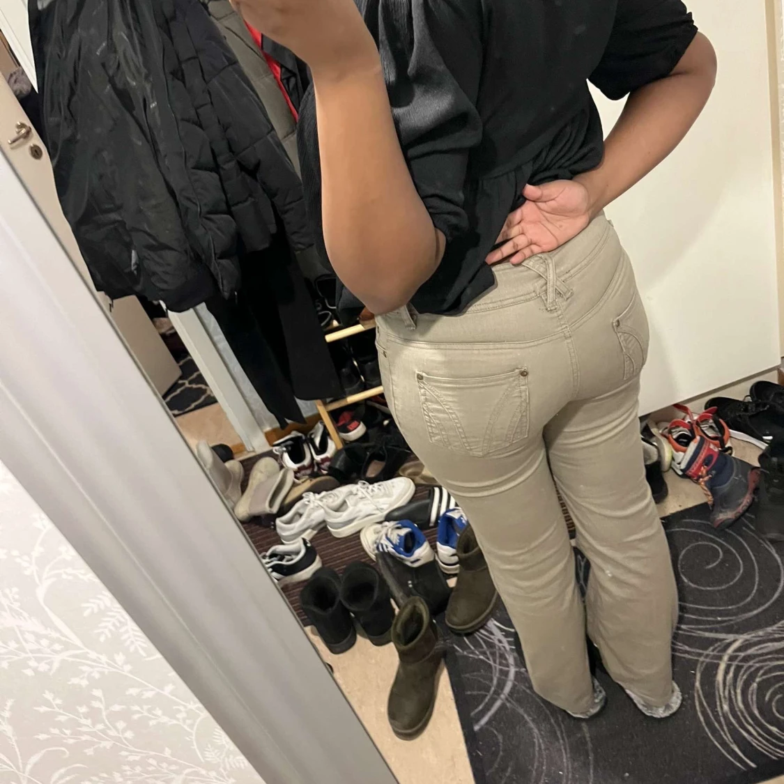 Beige byxor med bootcut