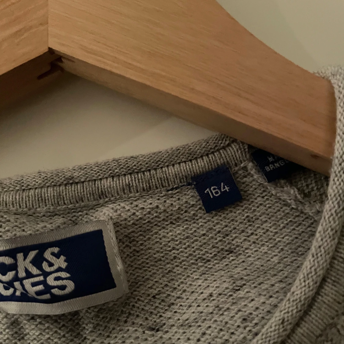 Grå långärmad tröja från Jack & Jones - 2