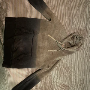 Holiter Luvtröja  - Hej, jag säljer en fin Holister Luvtröja! 