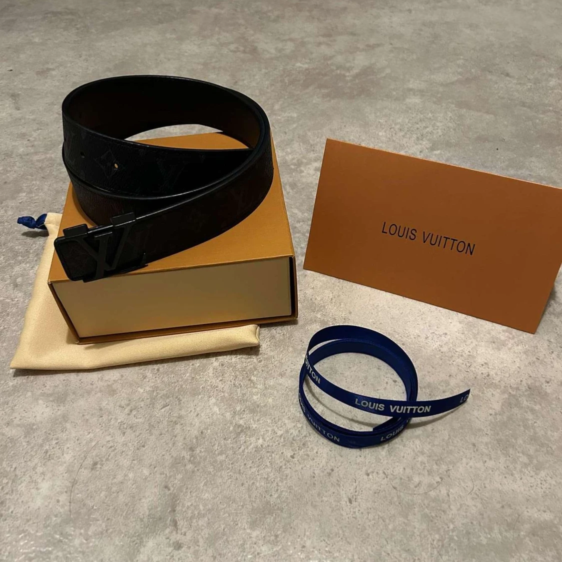 Svart bälte från Louis Vuitton