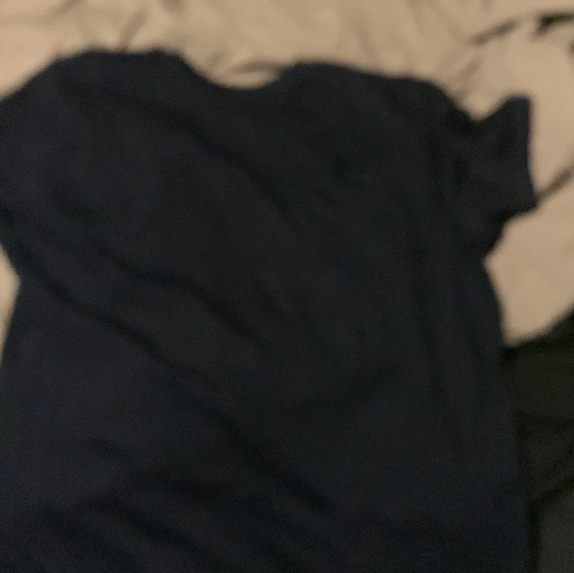 Svart t-shirt med tryck - 2