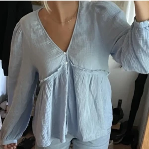 Blus - Supersöt blus fårn zara😍 perfekt till vår och sommar