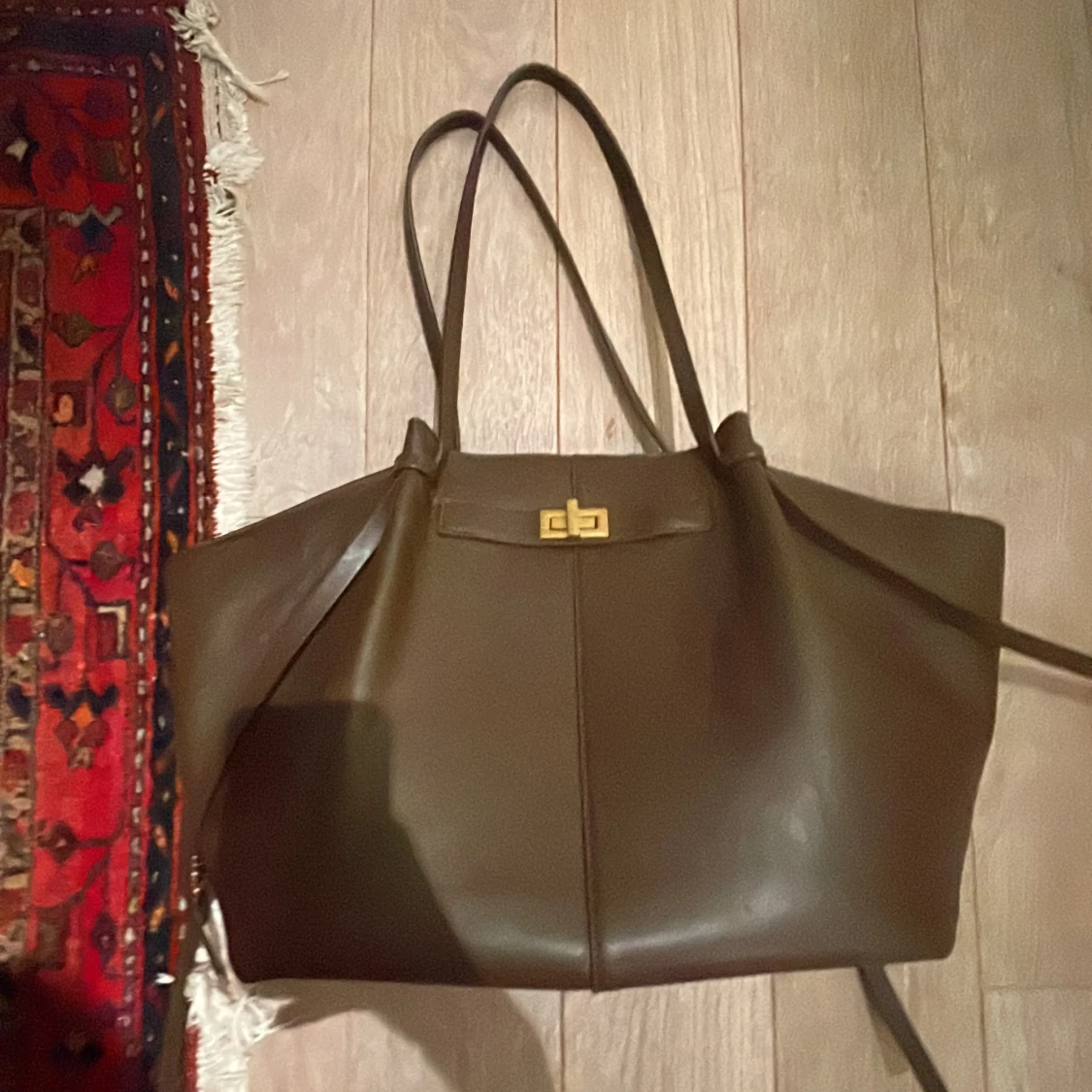 Brun axelväska från Gina Tricot