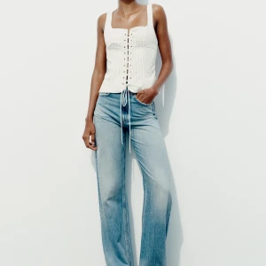 Randig korsett - Köpte denna topp i storlek M och skulle säga att den är lite för stor för mig! Så om nägon har en S och skulle vilja byta skulle det funka för mig 🥰