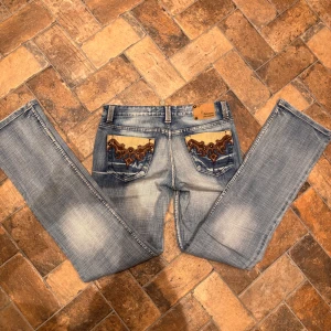 Snygga blå jeans!! - Super najs blåa raka, lågmidjade jeans!!🥰🥰