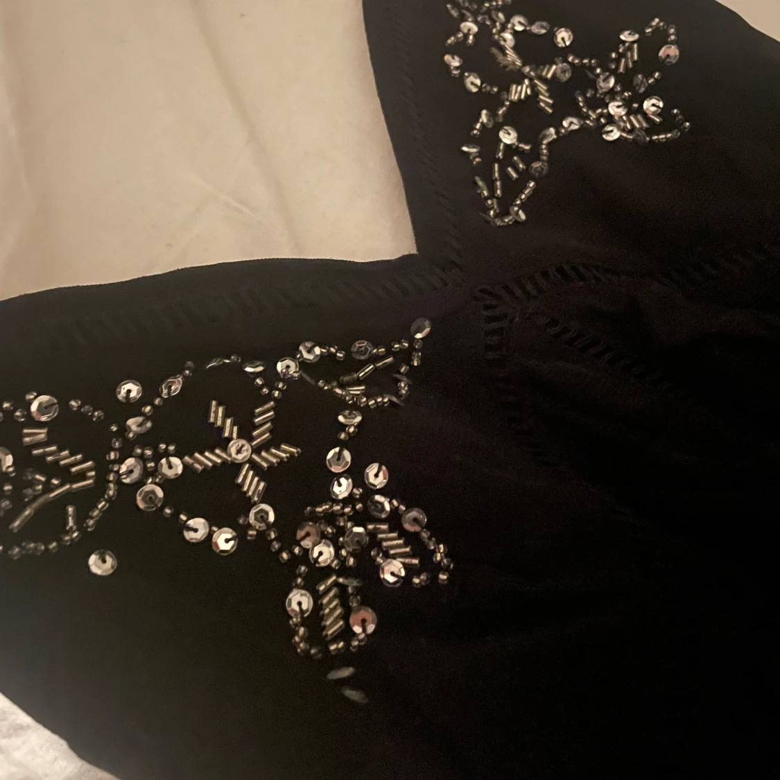 Vintage 00s svart linne med paljettdetaljer - 2