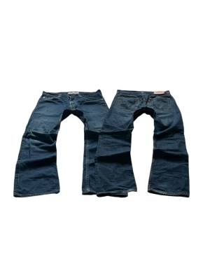 Blåa Vintage Levi’s 506 Bootcut / Regulat Fit Jeans Storlek W32 L32 - Mycket fina Levis Jeans i blå färg. | Jeansen är i mycket bra skick och sparsamt använda. |  Äkta som allt annat jag säljer! ✅ |  Storlek: W32 L32 | Skick: Mycket Bra Skick | Färg: Blå | Märke: Levis | Modell: Jeans |   Hör gärna av dig vid frågor så svarar jag så fort jag kan! 😁 |  (SKU - 239)