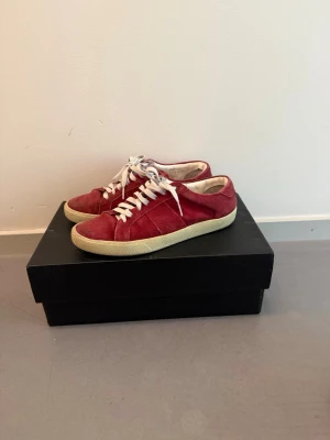 Saint Laurent skor - Säljer dessa feta skor i storlek 40, skriv om fler frågor osv!!