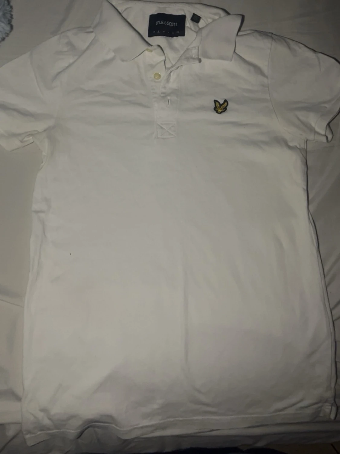 Vit pikétröja från Lyle & Scott