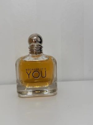 Emporio Armani Because It's You Eau de Parfum 100ml - Emporio Armani Because It's You Eau de Parfum. Hennes doft är fylld av glädje – härlig, sprudlande och helt enkelt oemotståndlig som ett moget hallon i sin mest eleganta natur när det kombineras med neroli. 