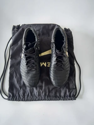 Nike tiempos - Og tiempos i storlek 43 från 2016 påse finns med