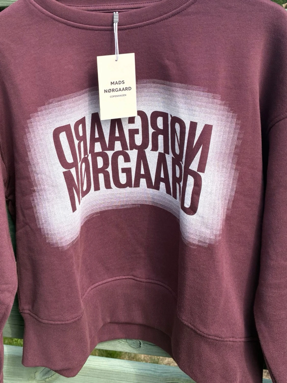 Vinröd sweatshirt från Mads Nørgaard - 4