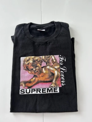 Supreme - T-shirt  - Supreme T-shirt. Storlek M. Pris 500