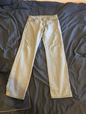 Jeans från Wrangler - Jeans från Wrangler i storlek W33 L34 i mycket bra skick