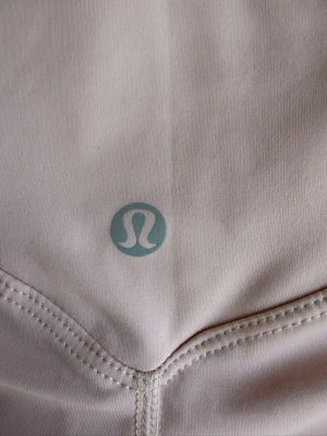 Lululemon Shorts - Träningsshorts från Lululemon, lapparna är avklippta eftersom konturerna syntes. Storlek 0 vilket motsvarar storlek XS