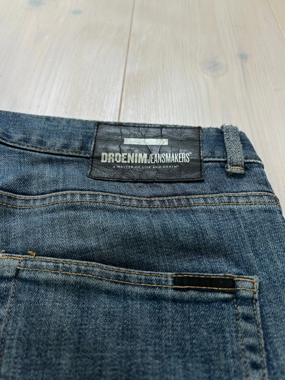 Blå jeans med cool tvätt! - 4
